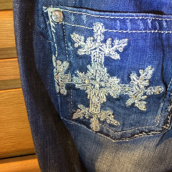 Miss Me snowflake sparkle pocket jeans - Picture 2 of 5